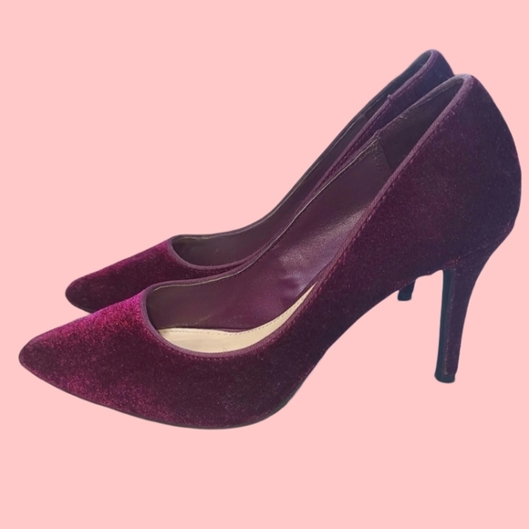 Gorgeous Suede Heels - Picture 4 of 4